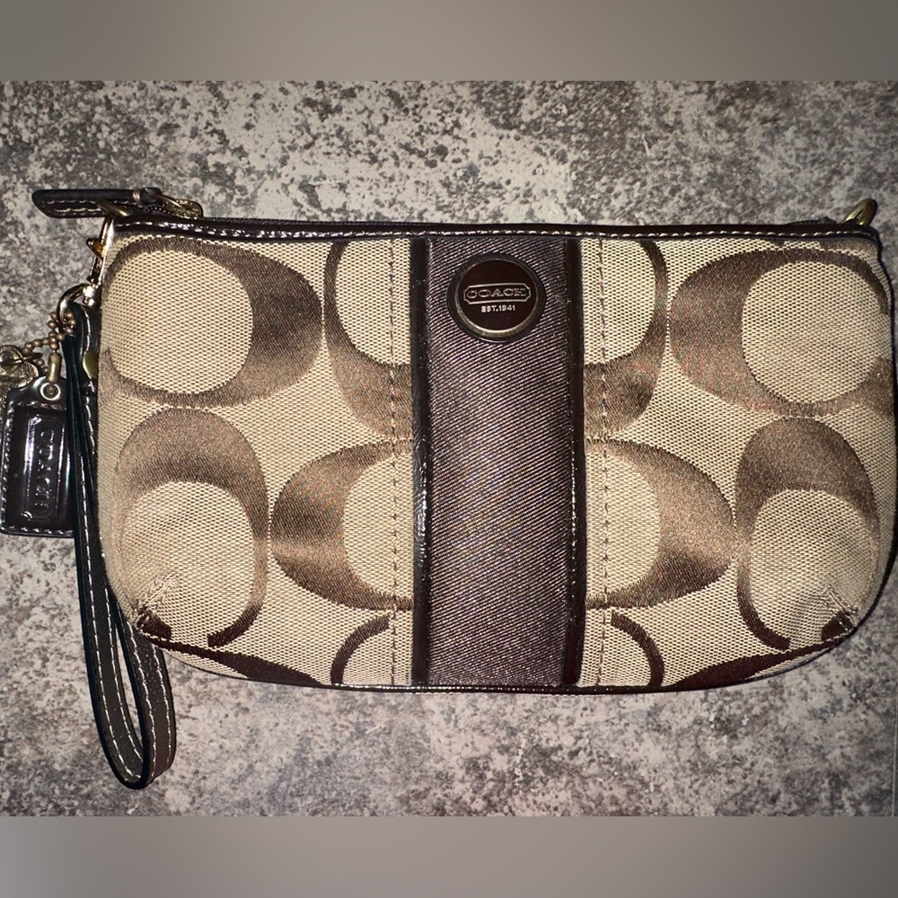 Coach wristlet wallet